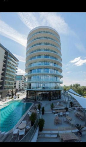 White Tower 306 Studio, Mamaia